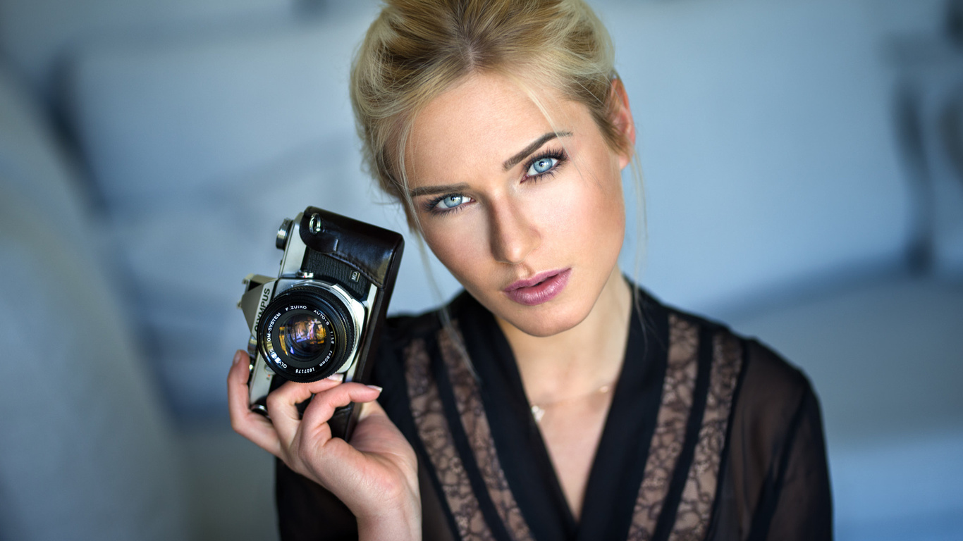 women, blonde, camera, face, portrait, depth of field