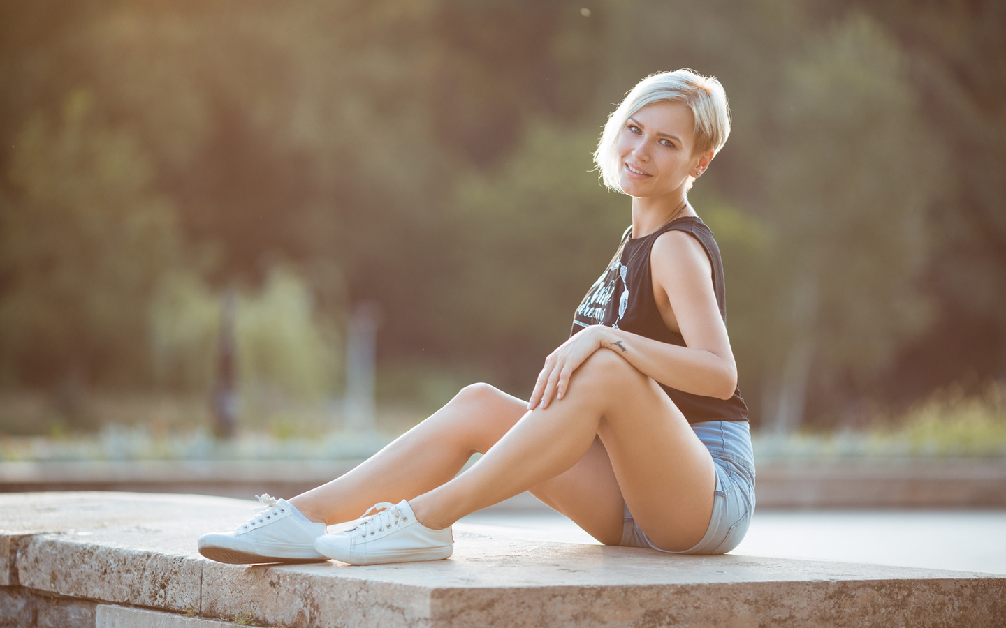 women, blonde, sneakers, short hair, sitting, t-shirt, depth of field, jean shorts, tattoo