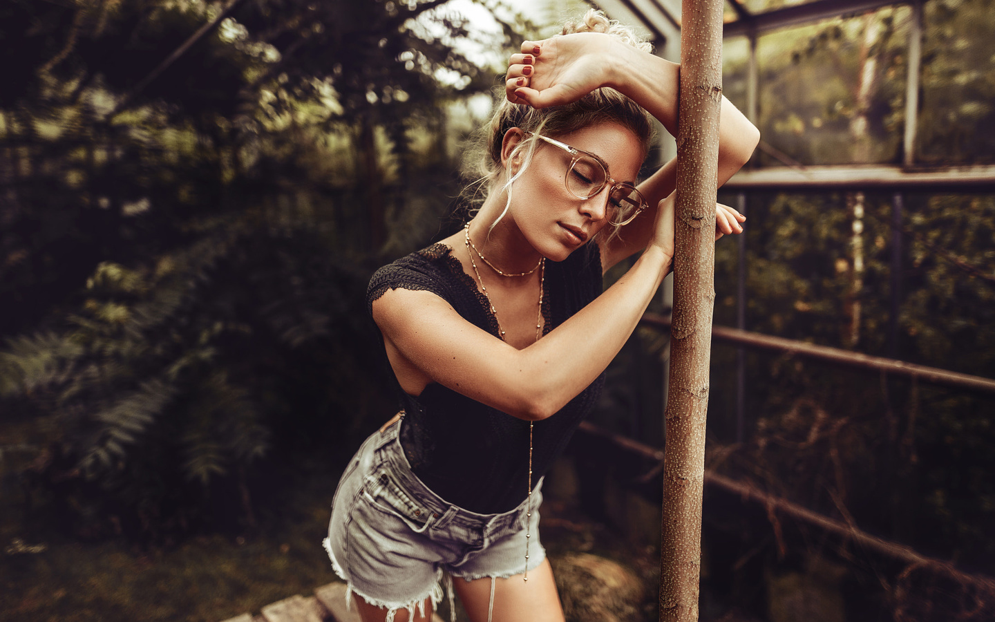 womenblonde, closed eyes, jean shorts, women with glasses, depth of field, red nails, portrait