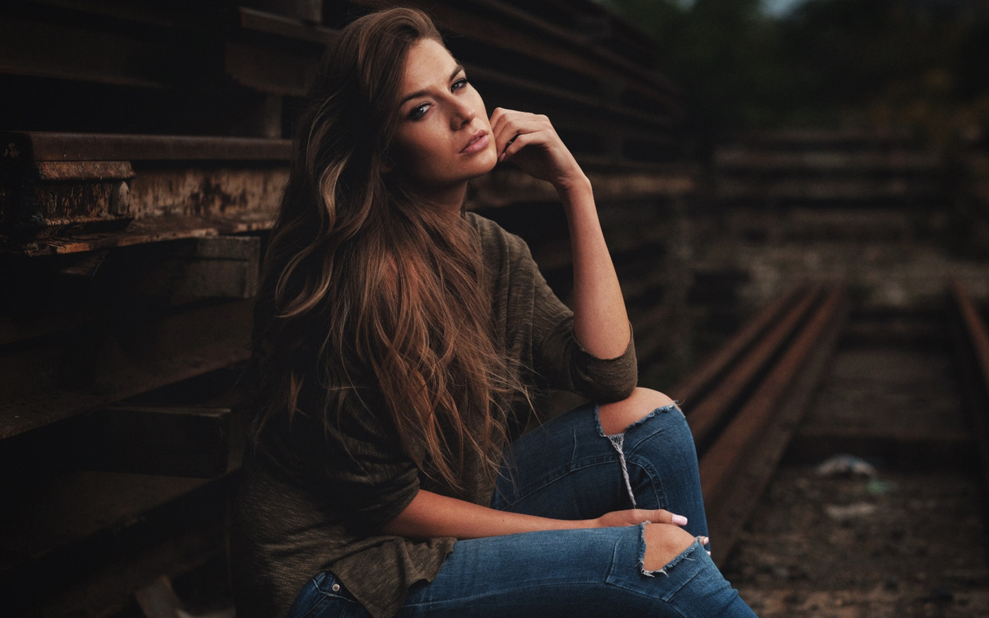 women, sitting, torn jeans, depth of field, portrait, ,,,,,,,,,, ,,,,