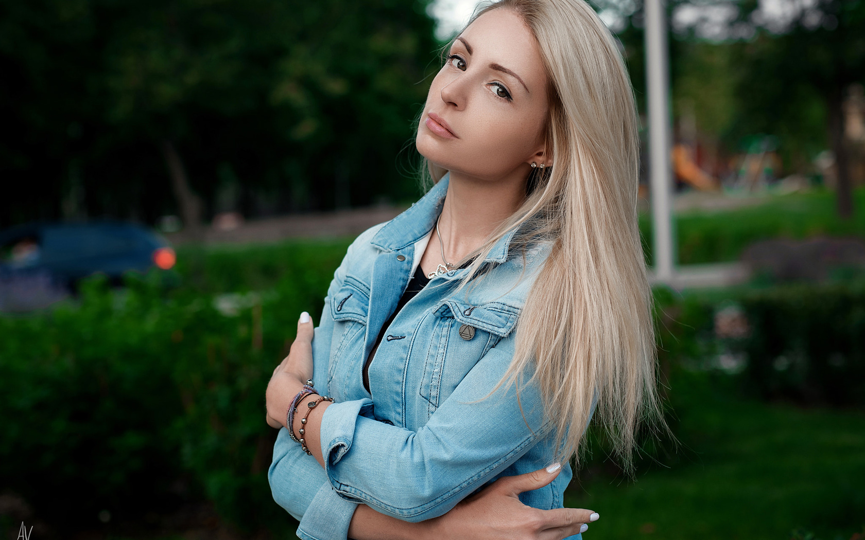 women, blonde, depth of field, portrait, women outdoors, arms crossed, denim shirt