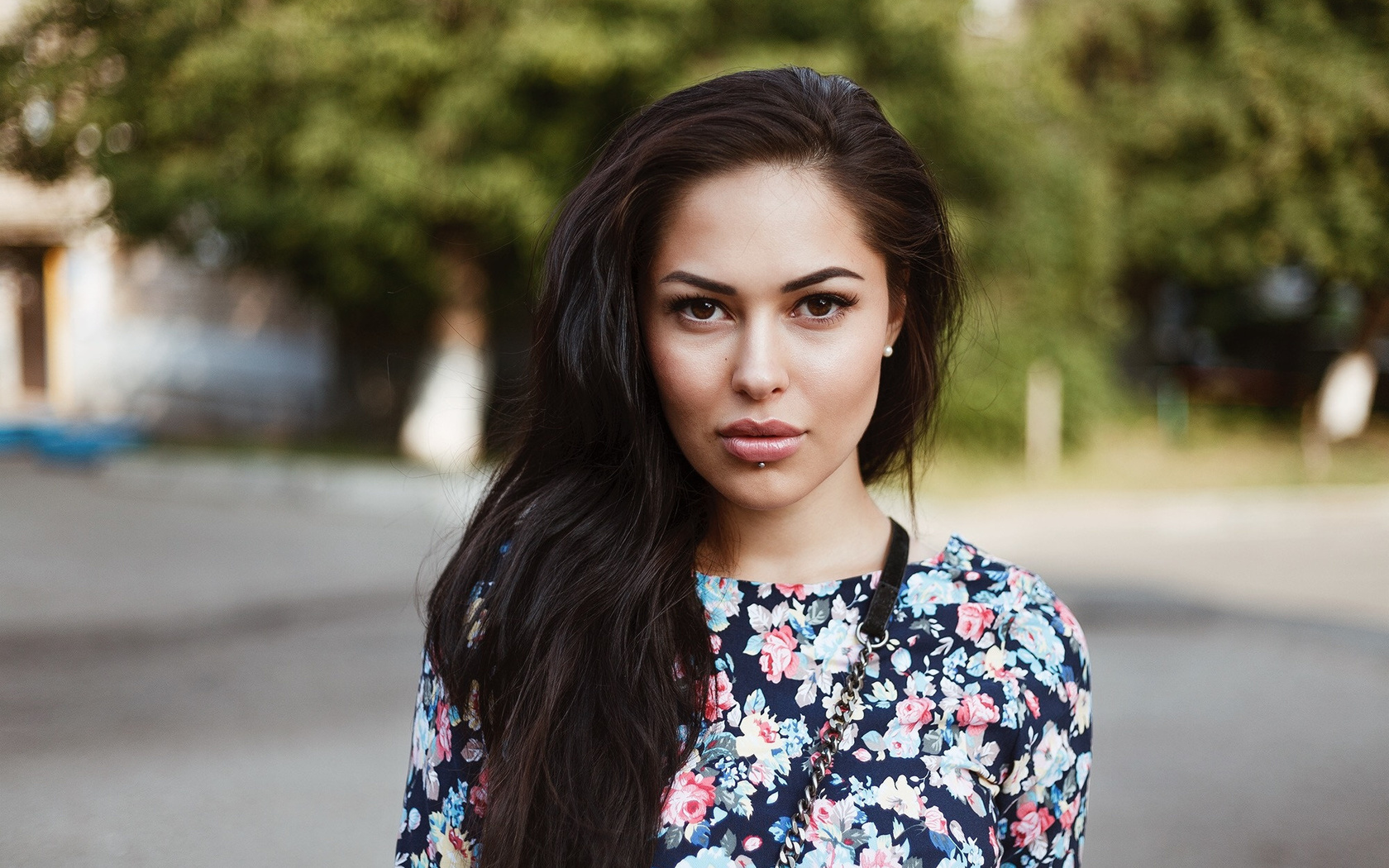 women, portrait, women outdoors, depth of field, piercing