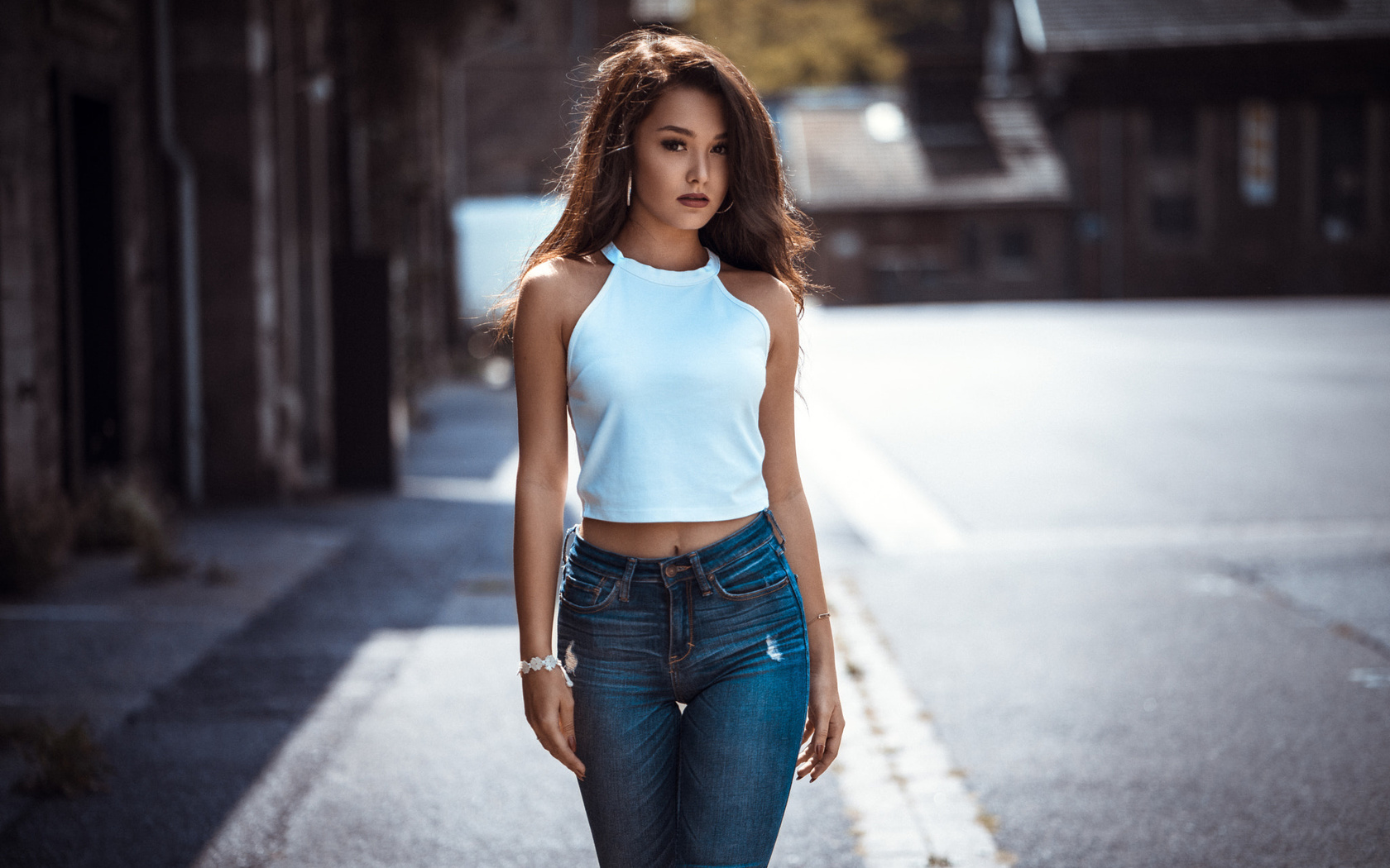 women, depth of field, portrait, the gap, women outdoors, jeans, tanned