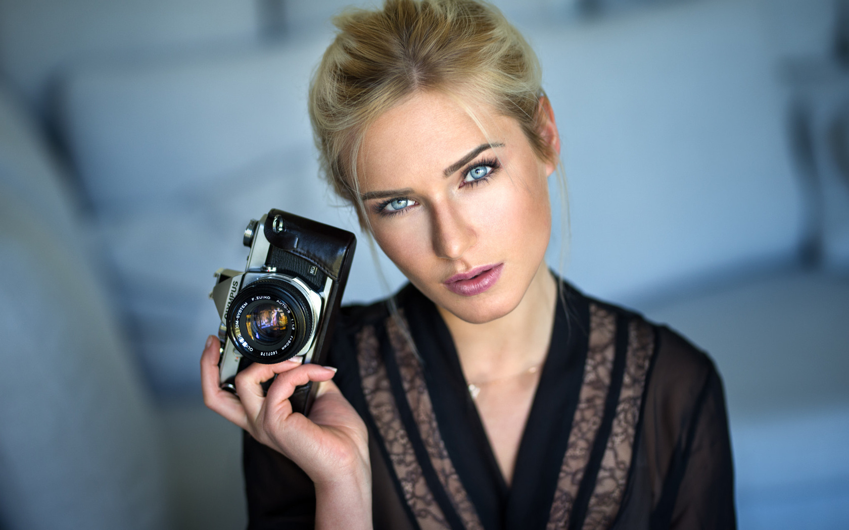 women, blonde, camera, face, portrait, depth of field