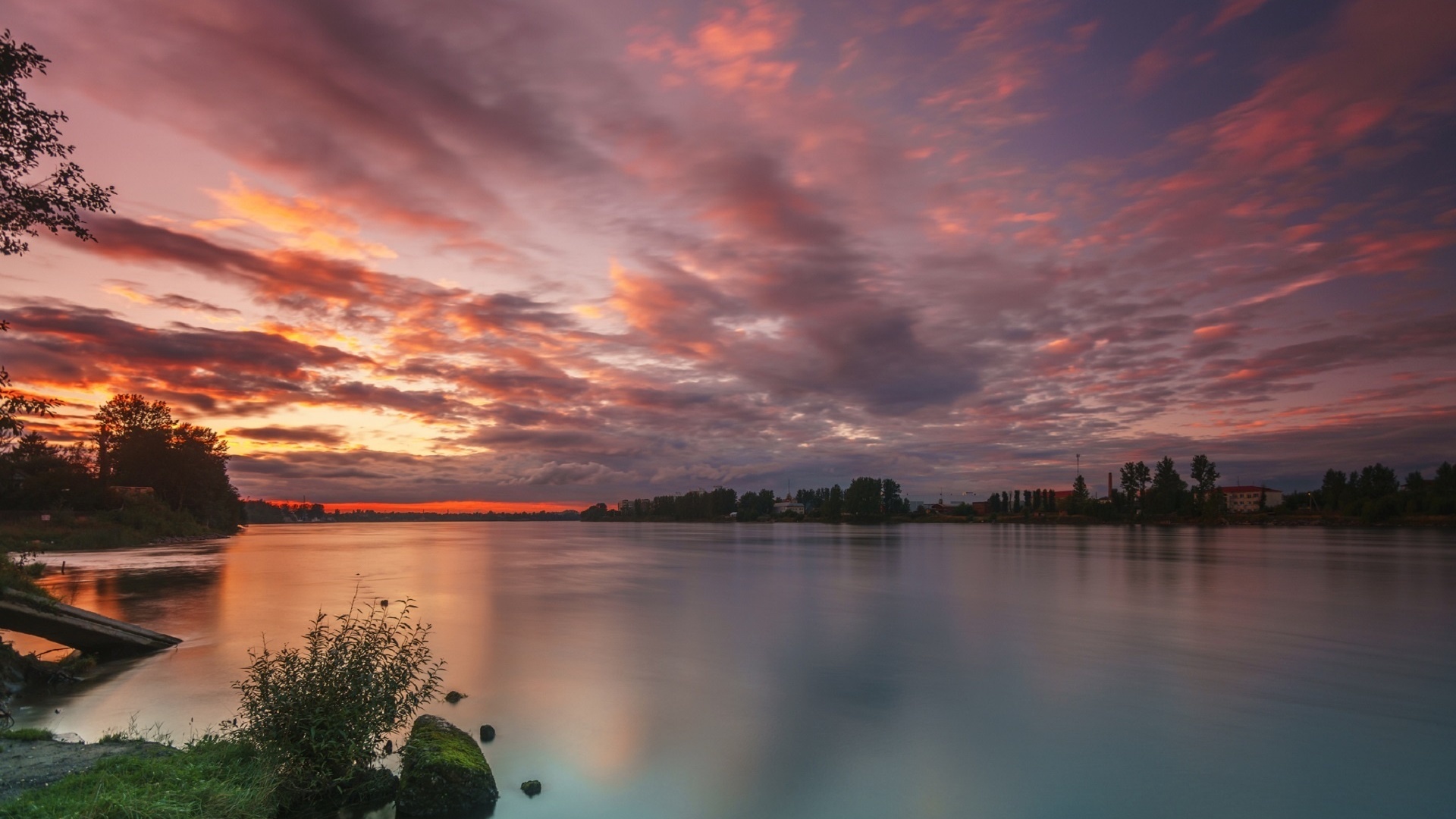 Закат на реке фото