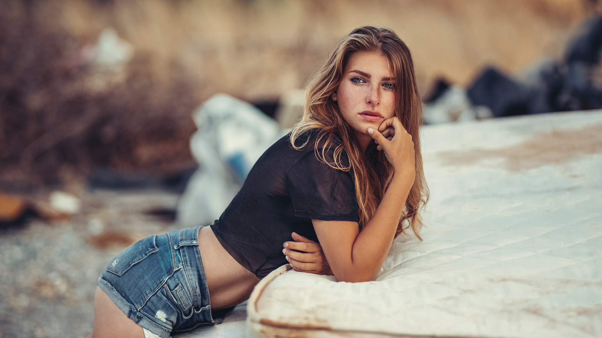 women, blonde, jean shorts, tanned, depth of field, women outdoors, portrait