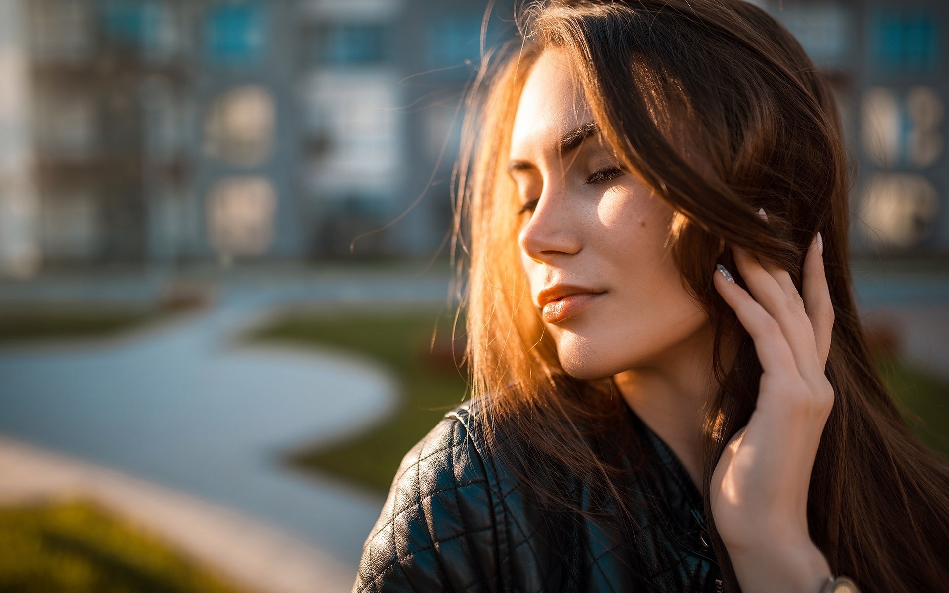 women, portrait, leather jackets, women outdoors, depth of field, black clothing, closed eyes