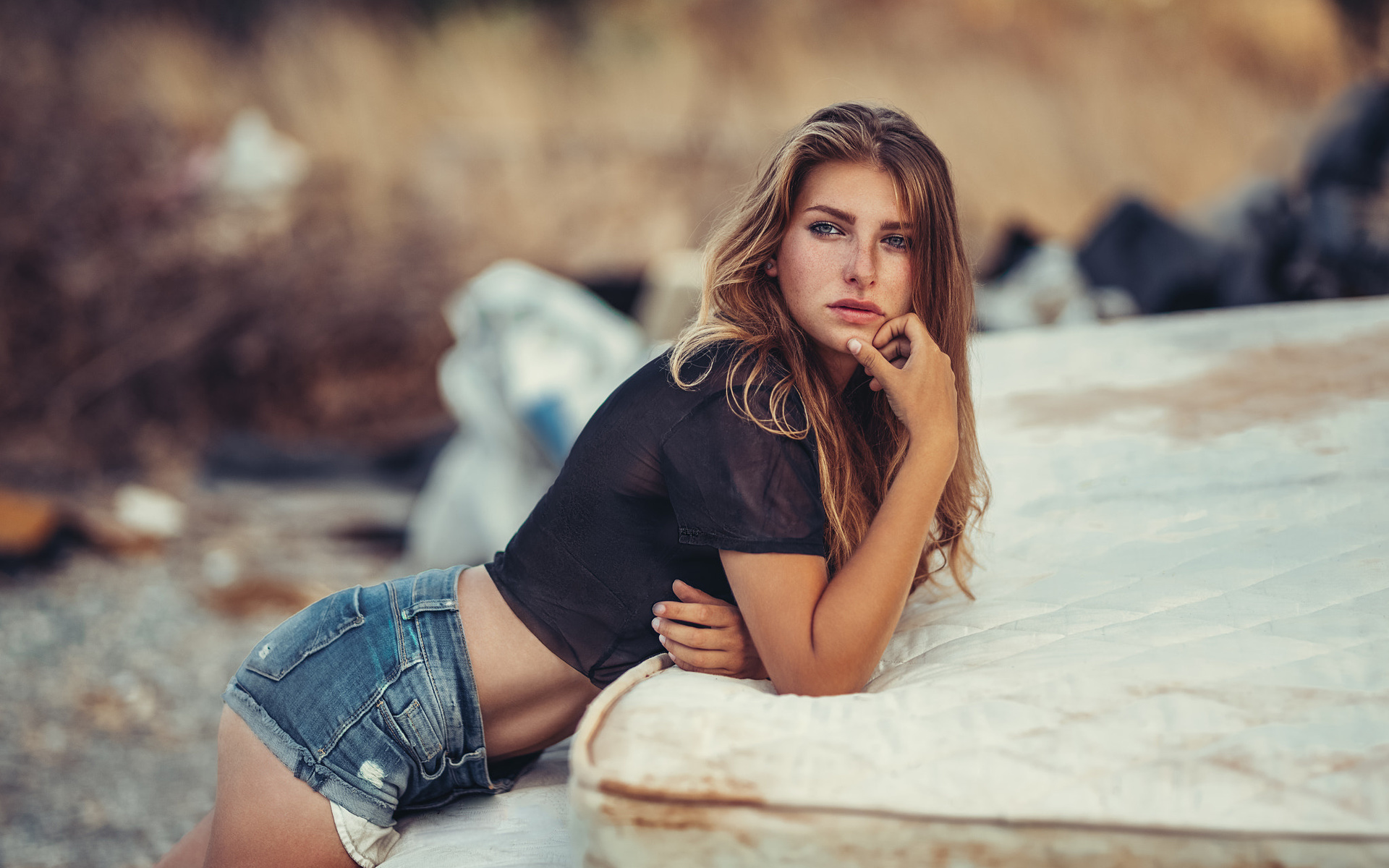 women, blonde, jean shorts, tanned, depth of field, women outdoors, portrait