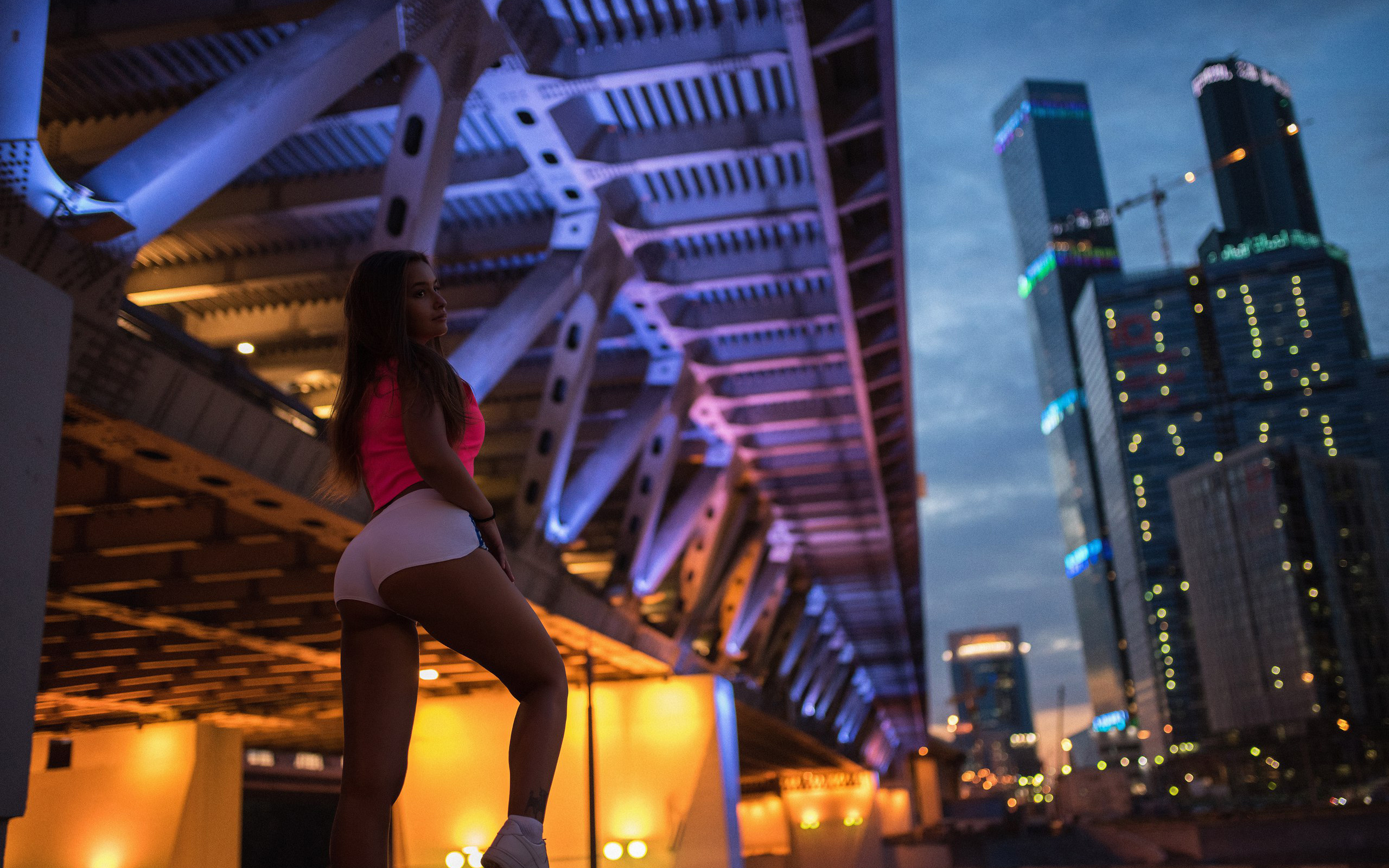 women, tanned, ass, short shorts, tattoo, building, sneakers, looking away, bridge, depth of field