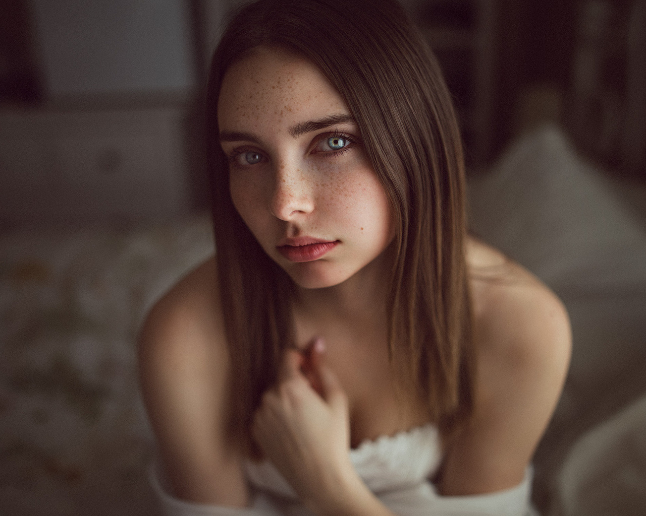 women, portrait, face, freckles, depth of field, the photo fiend