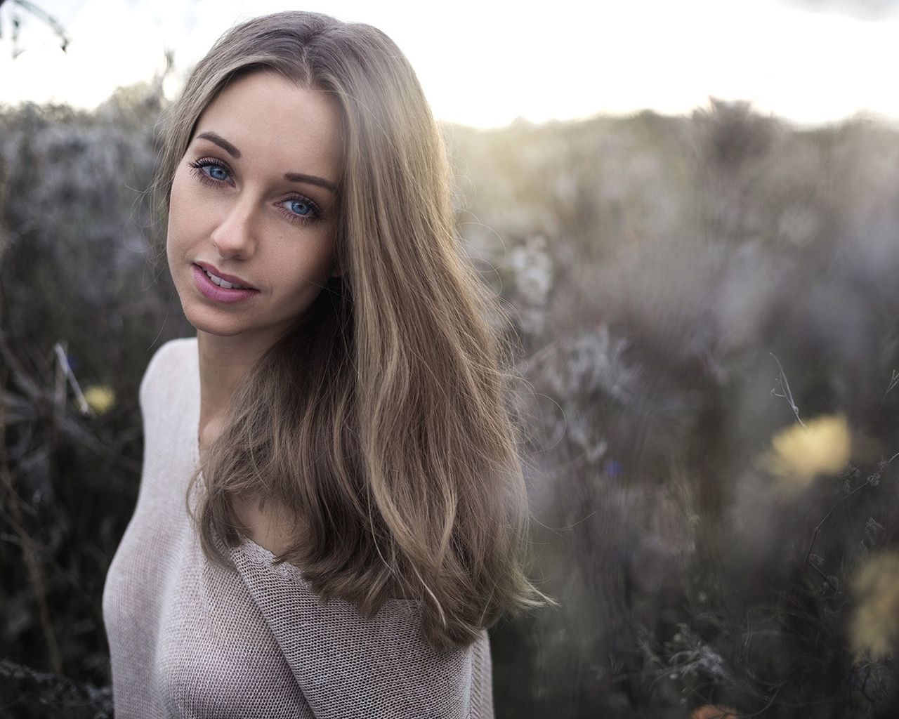 women, face, portrait, blonde, smiling, depth of field, women outdoors, blue eyes