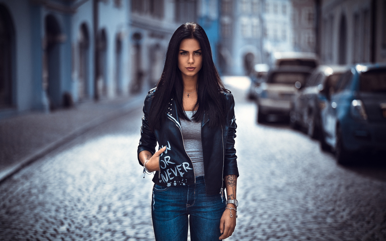 women, marlen valderrama alvarez, tanned, leather jackets, necklace, jeans, depth of field, women outdoors, tattoo, anatoli oskin