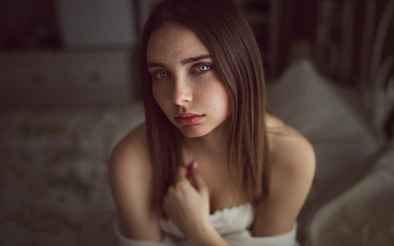 women, portrait, face, freckles, depth of field, the photo fiend