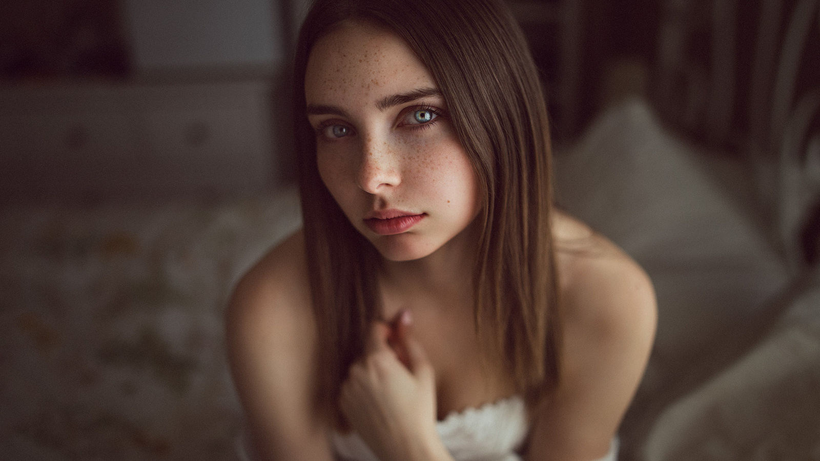 women, portrait, face, freckles, depth of field, the photo fiend