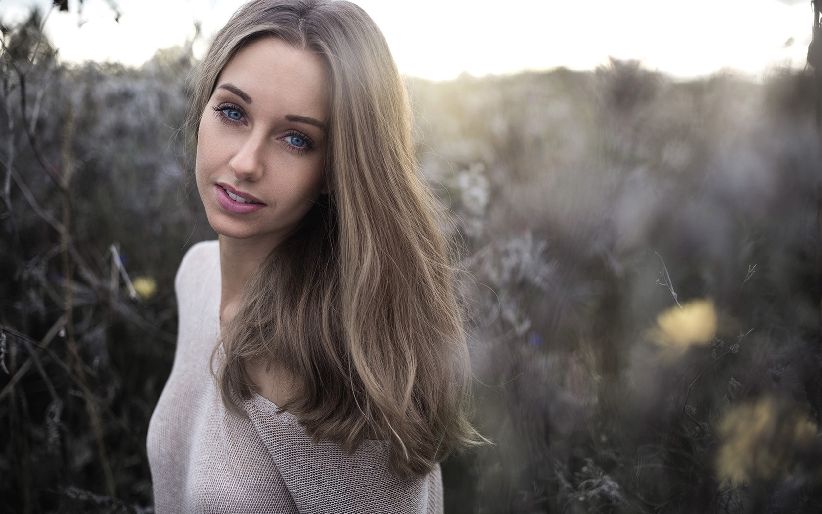 women, face, portrait, blonde, smiling, depth of field, women outdoors, blue eyes