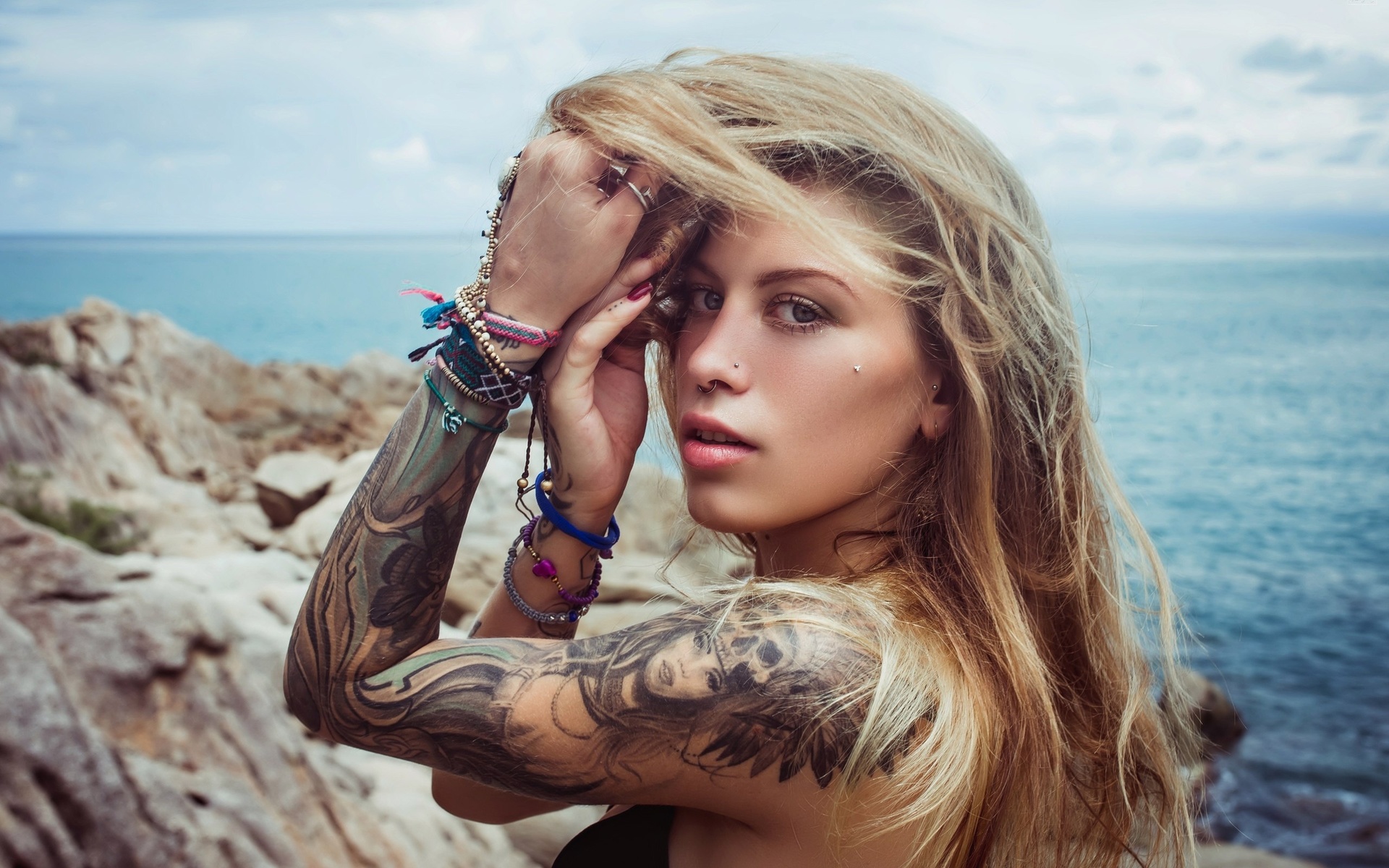 women, blonde, nose rings, pierced nose, bikini top, tattoo, sea, painted nails, women outdoors, tanned