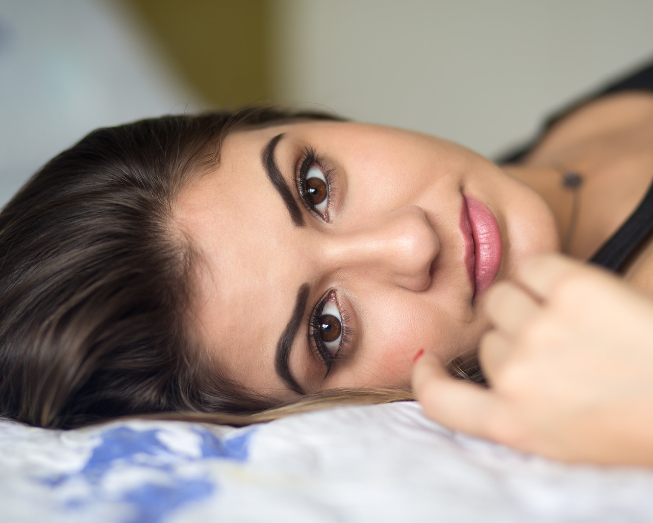 women, smiling, depth of field, face, portrait, eyeliner, red nails, , , , , , , rodrigo monteiro