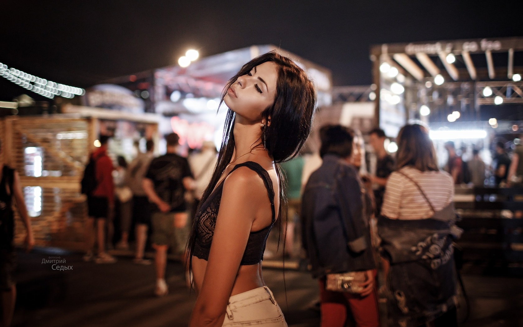 women, tanned, portrait, women outdoors, jeans, closed eyes, depth of field