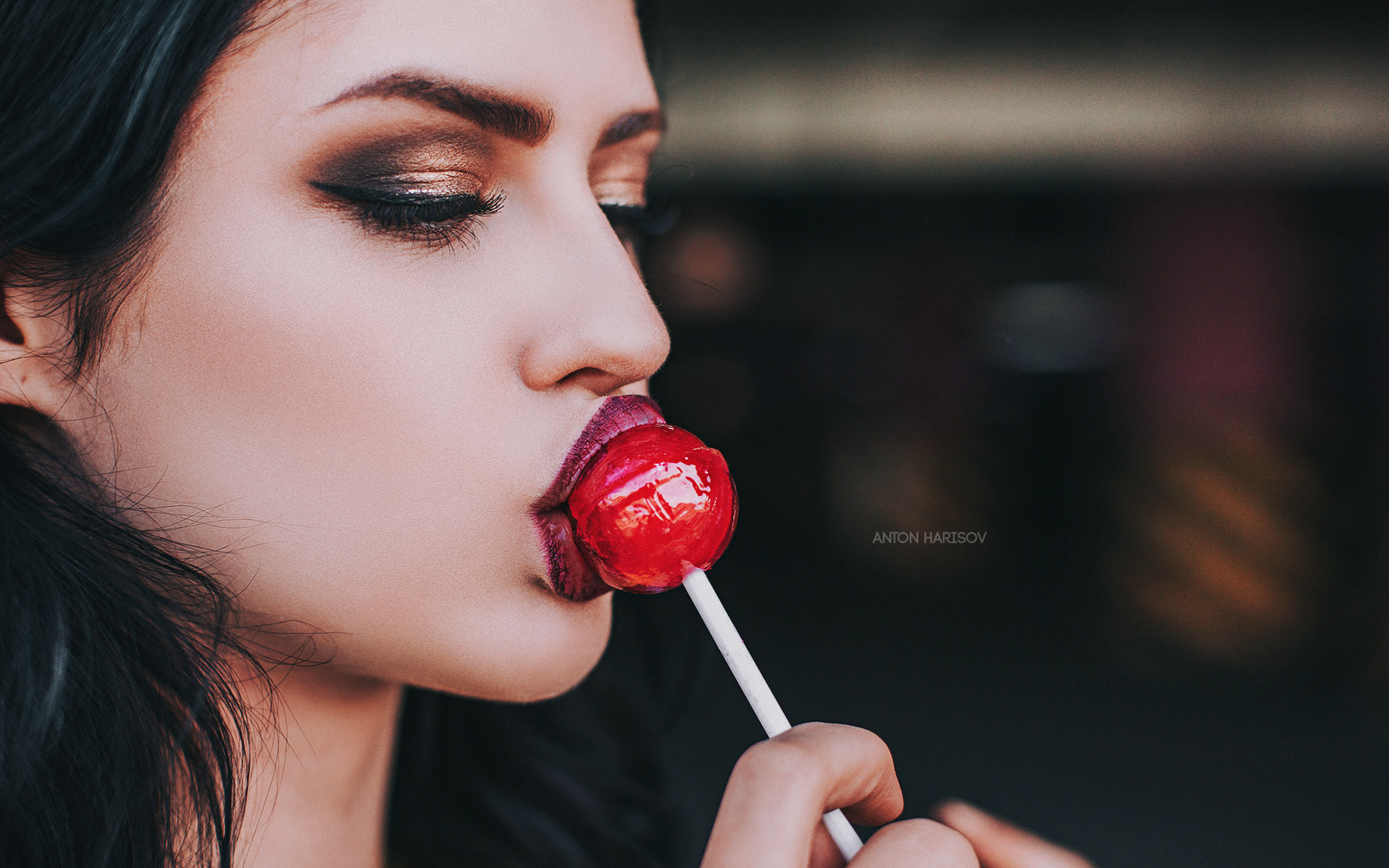 women, face, lollipop, anton harisov, fotoshi toshi, portrait, depth of field, eyeliner, makeup, inna shcheglevatova