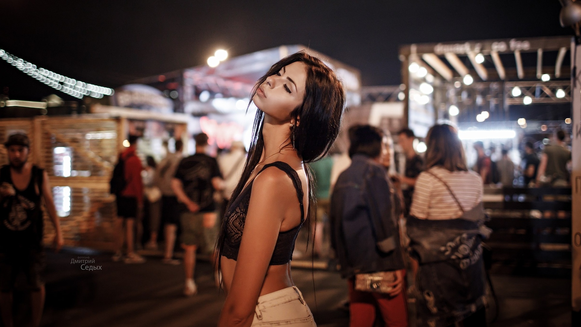 women, tanned, portrait, women outdoors, jeans, closed eyes, depth of field