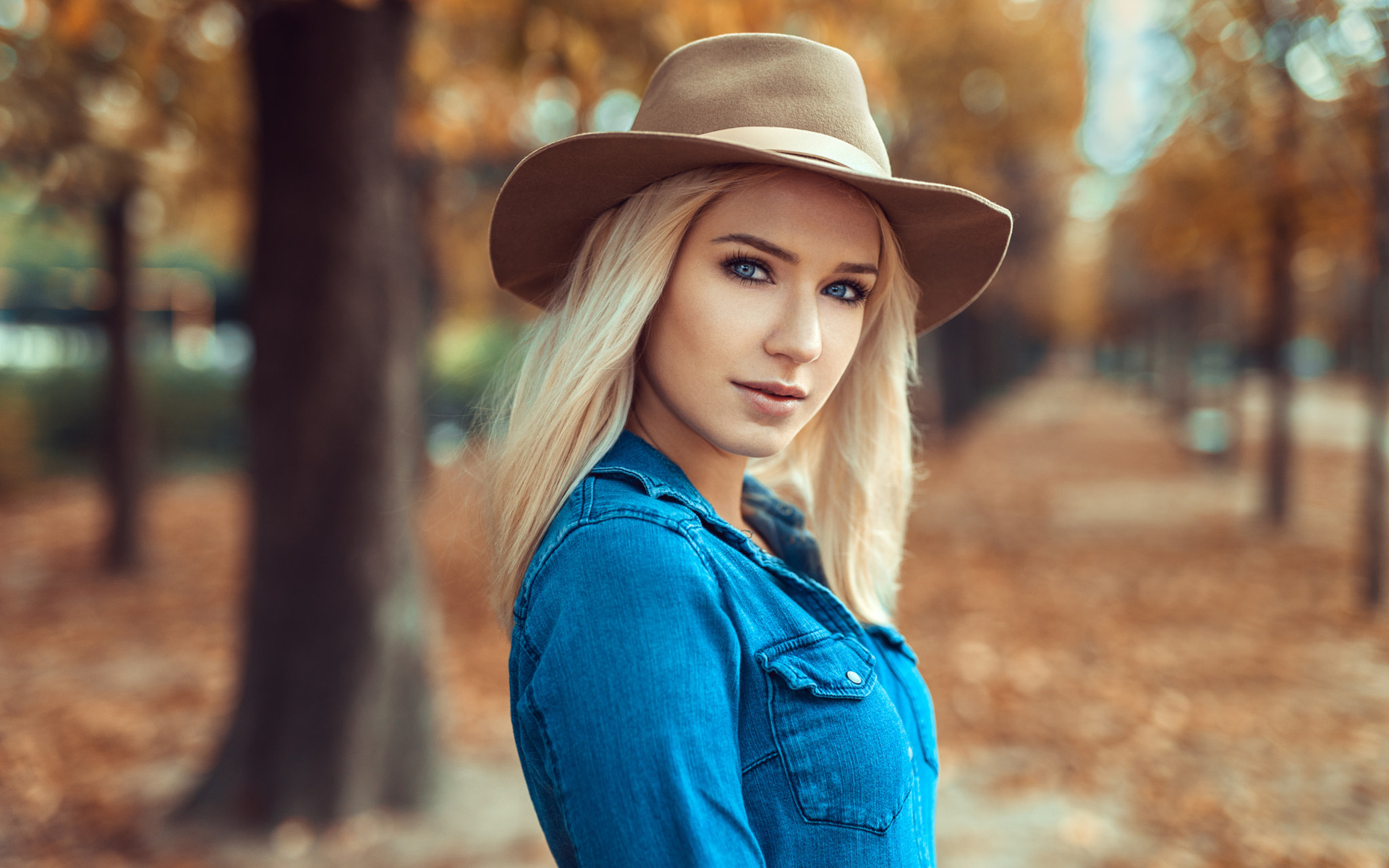 women, blonde, hat, trees, shirt, portrait, depth of field, blue eyes