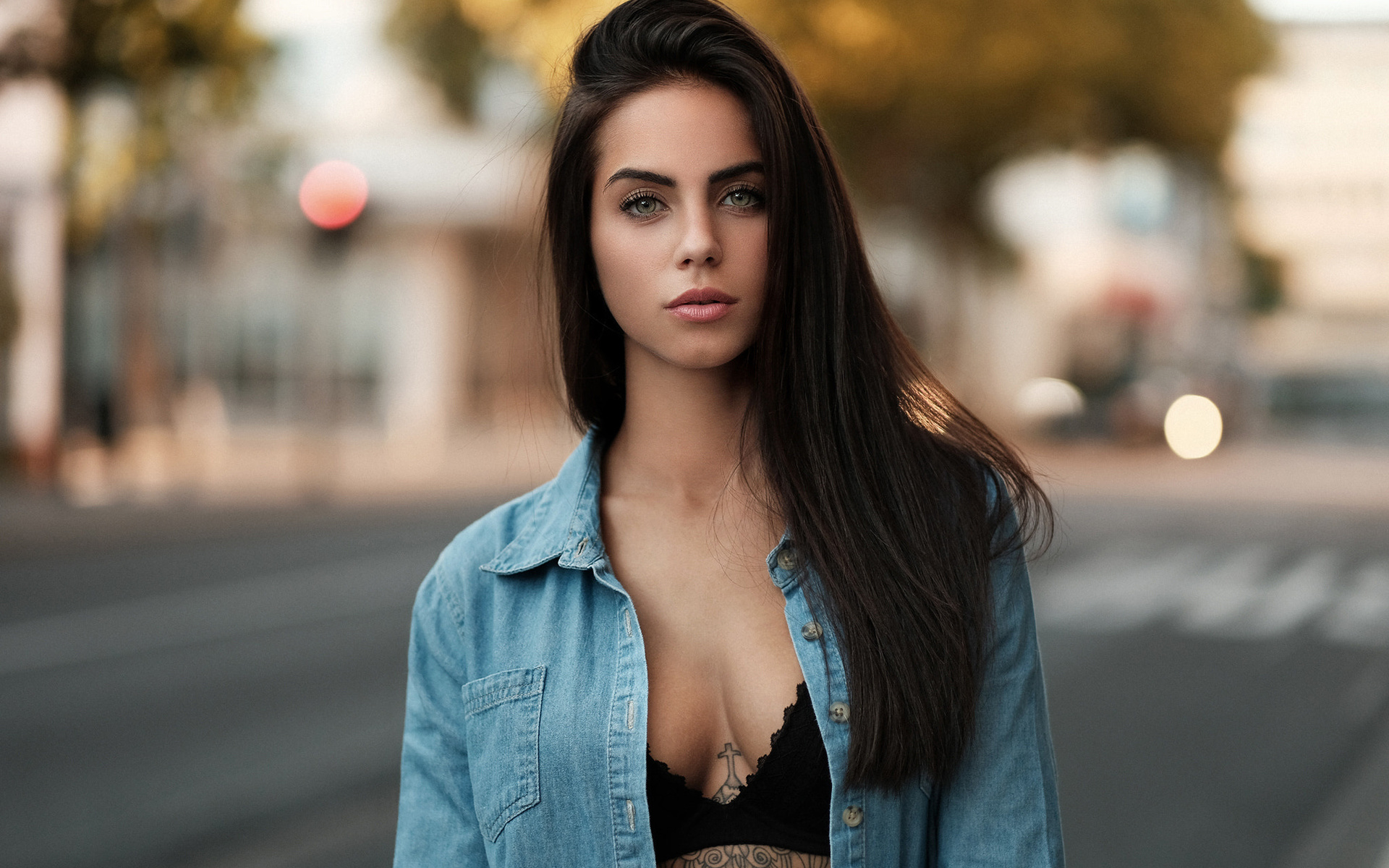 marlen valderrama alvarez, women, portrait, martin kuhn, depth of field, black bras, tattoo, denim shirt, women outdoors