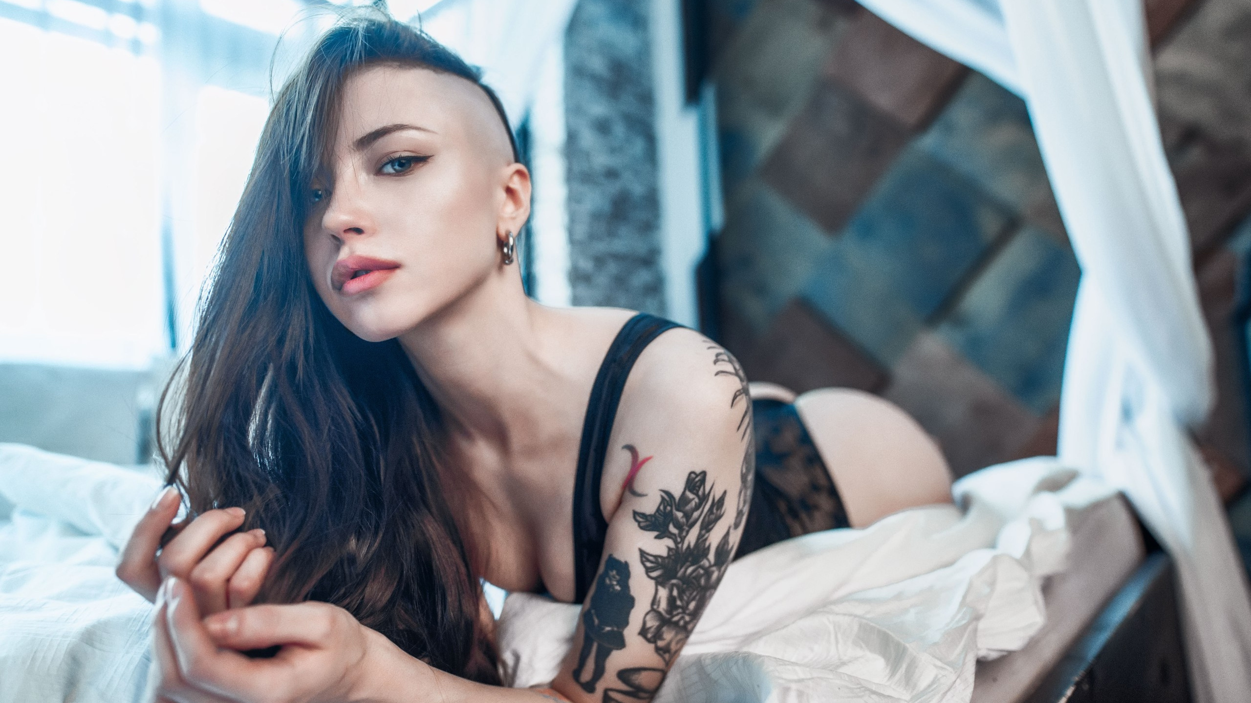 women, tattoo, black lingerie, ass, in bed, eyeliner, lying on front, depth of field, blue eyes