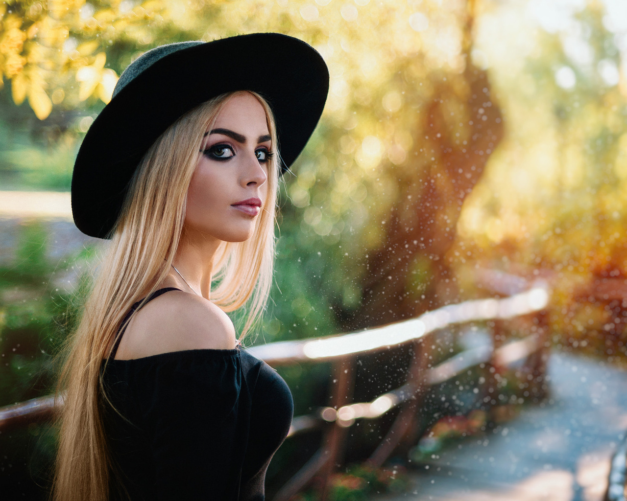 women, blonde, depth of field, black dress, hat, portrait, women outdoors, long hair, eyeliner