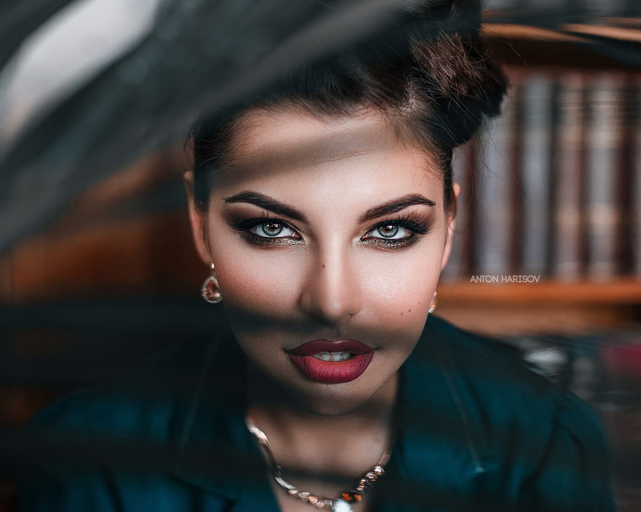 women, face, anton harisov, fotoshi toshi, red lipstick, portrait, necklace