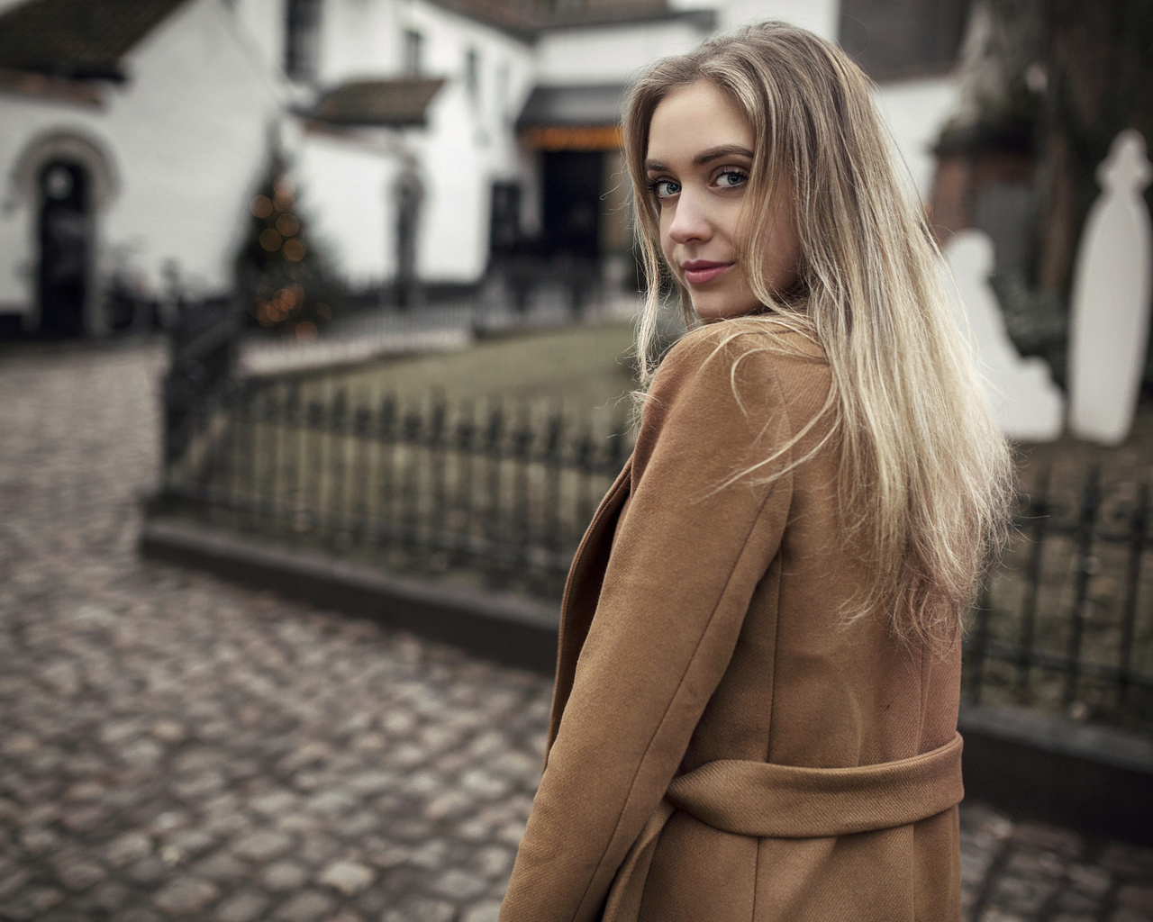 women, blonde, portrait, depth of field, women outdoors, face, smiling