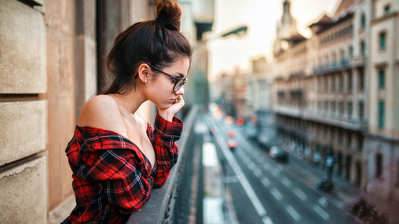 delaia gonzalez, women, women with glasses, shirt, depth of field, portrait, balcony, looking away