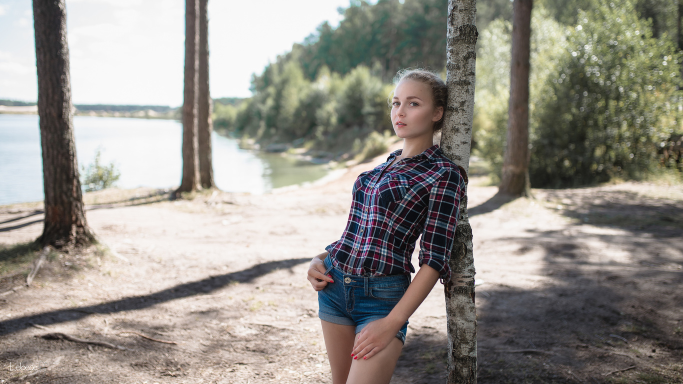 women, portrait, jean shorts, red nails, shirt, blonde, trees, depth of field, women outdoors, brunette,   