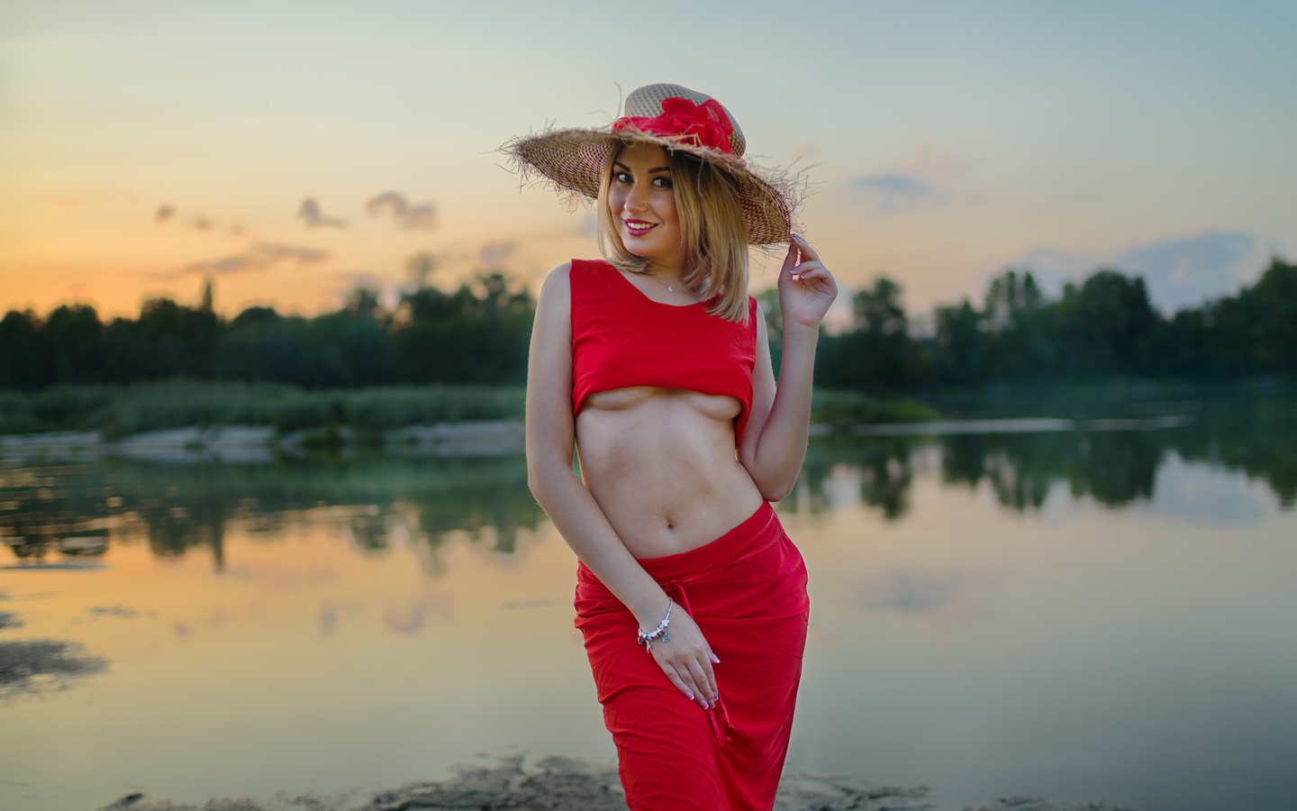 women, blonde, hat, smiling, belly, underboob, boobs, women outdoors, sunset, red lipstick, river, necklace, depth of field, portrait