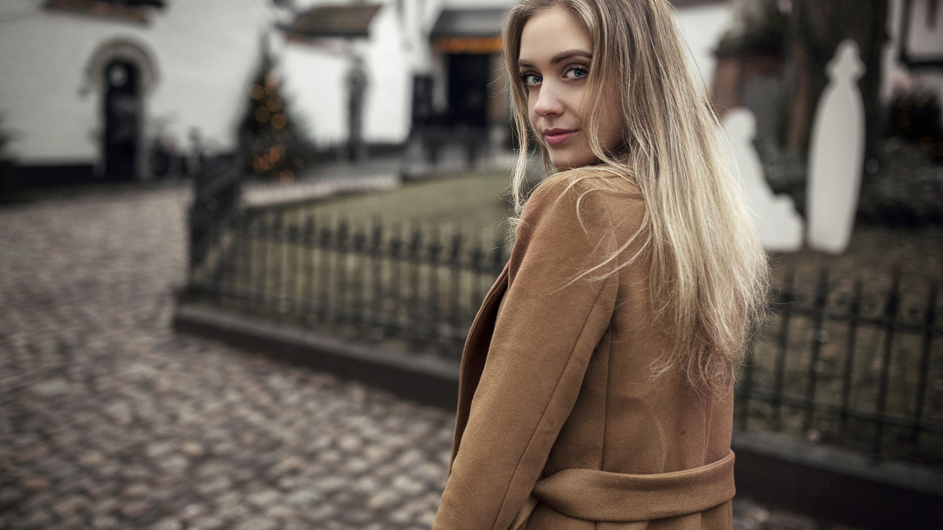 women, blonde, portrait, depth of field, women outdoors, face, smiling