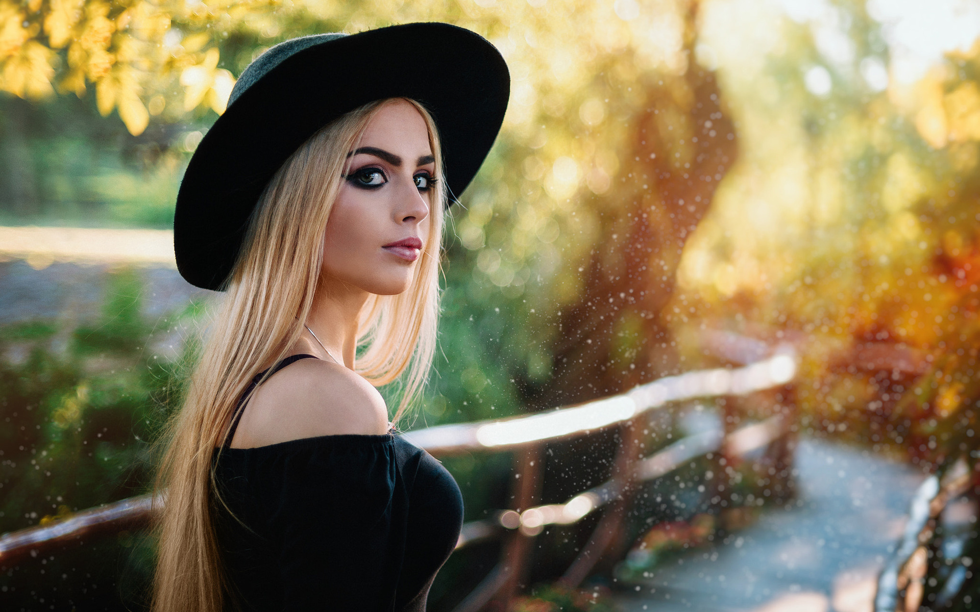 women, blonde, depth of field, black dress, hat, portrait, women outdoors, long hair, eyeliner