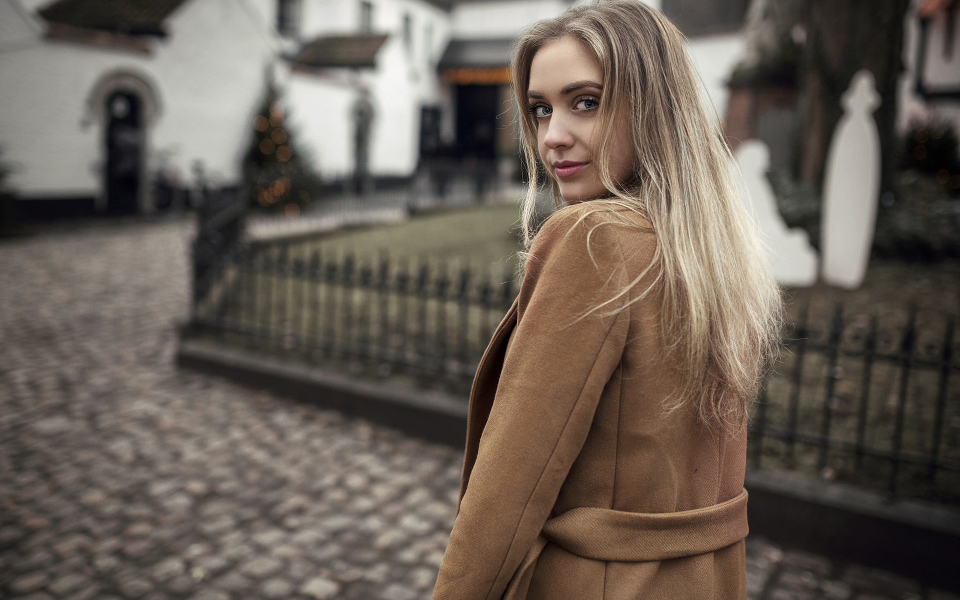 women, blonde, portrait, depth of field, women outdoors, face, smiling