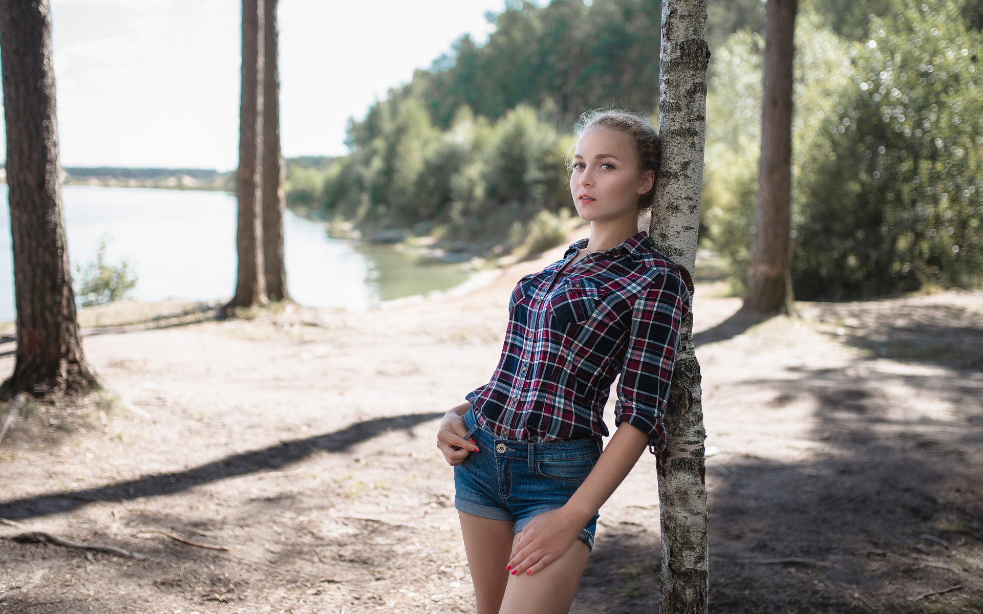 women, portrait, jean shorts, red nails, shirt, blonde, trees, depth of field, women outdoors, brunette,   