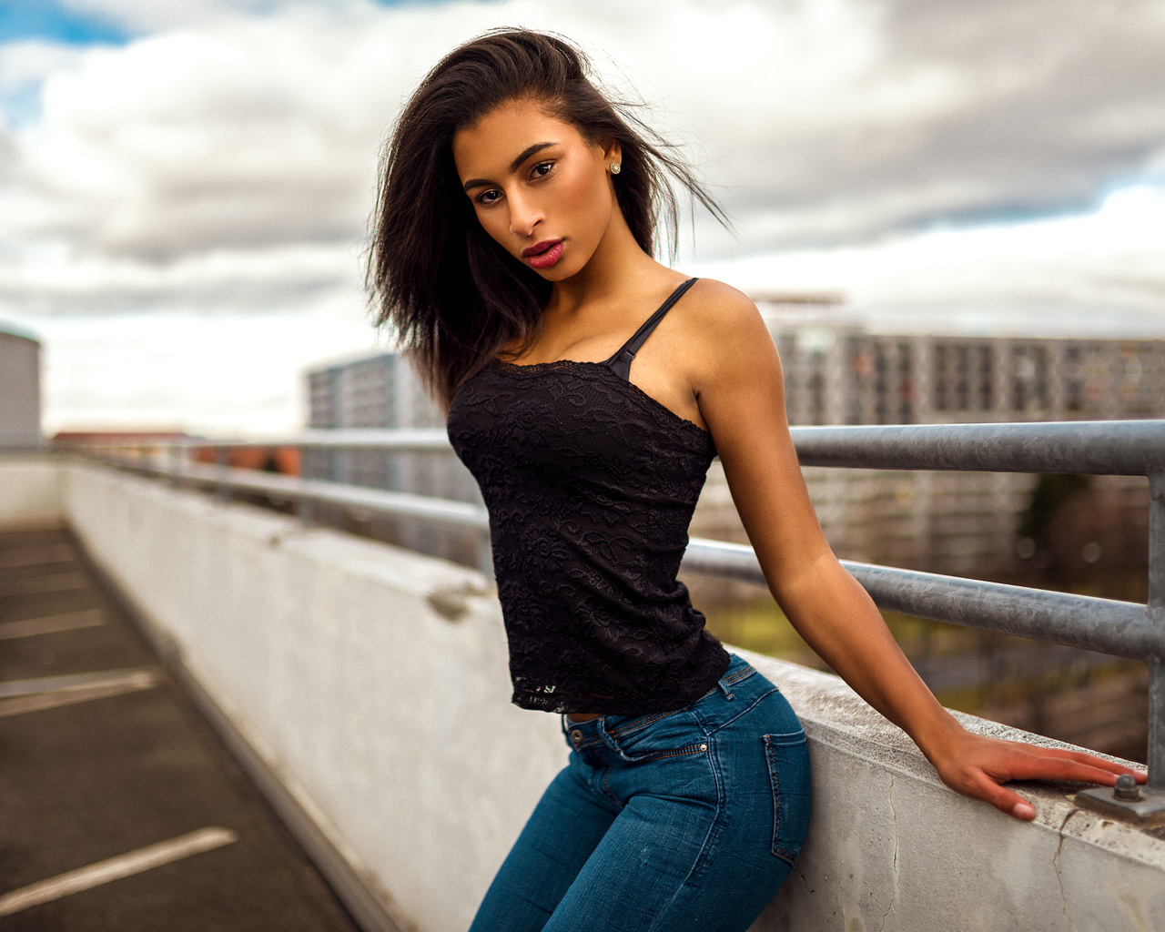 women, miro hofmann, tanned, women outdoors, red lipstick, jeans, depth of field, building