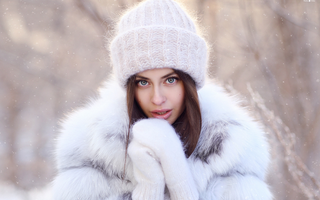 women, face, portrait, gloves, women outdoors, fur, depth of field, snow