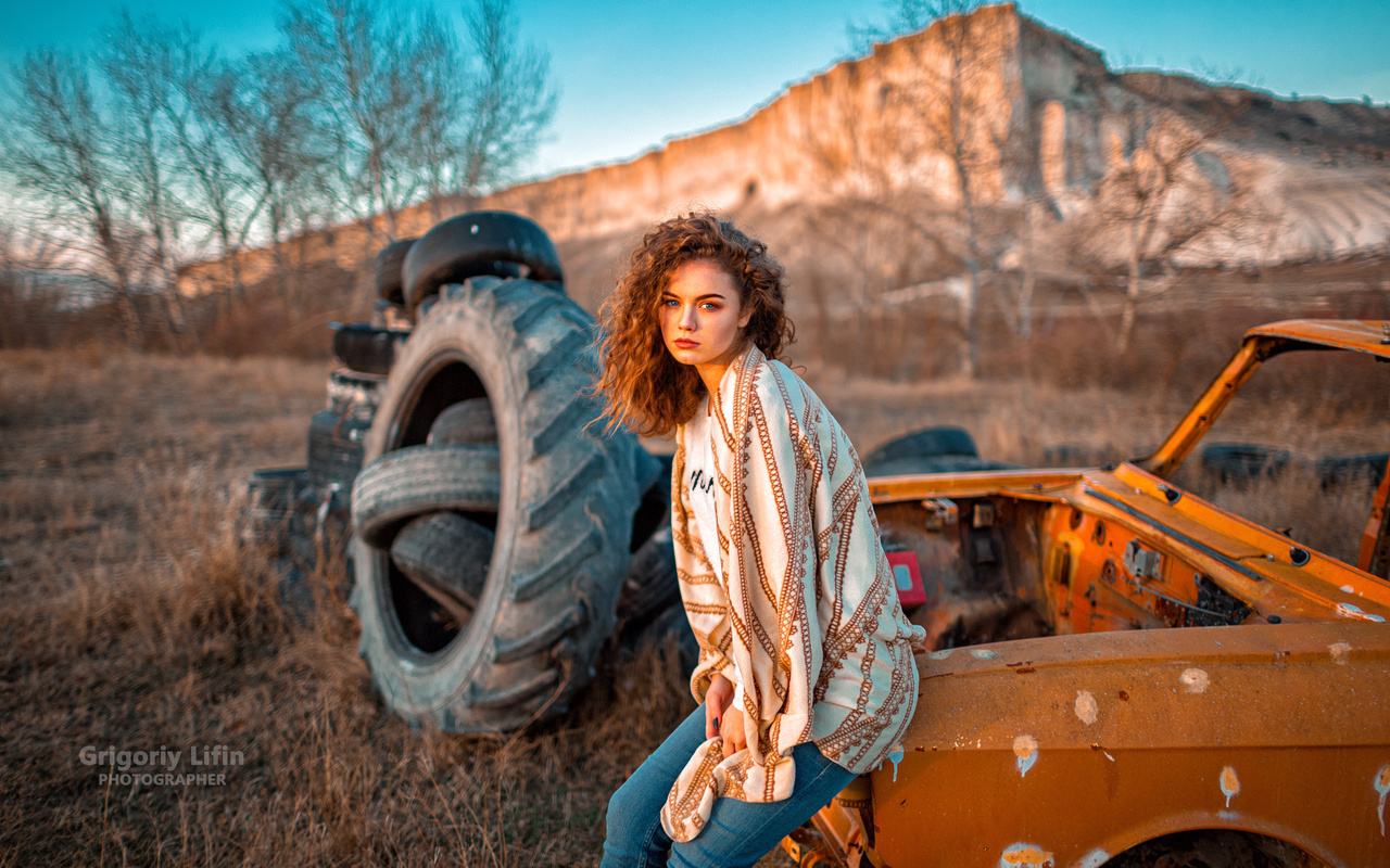 women, grigoriy lifin, women outdoors, tires, portrait, blue eyes, depth of field, jeans,  