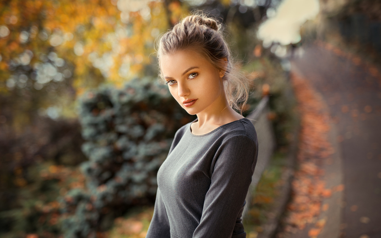 women, blonde, face, bokeh, depth of field, red lipstick, road, portrait