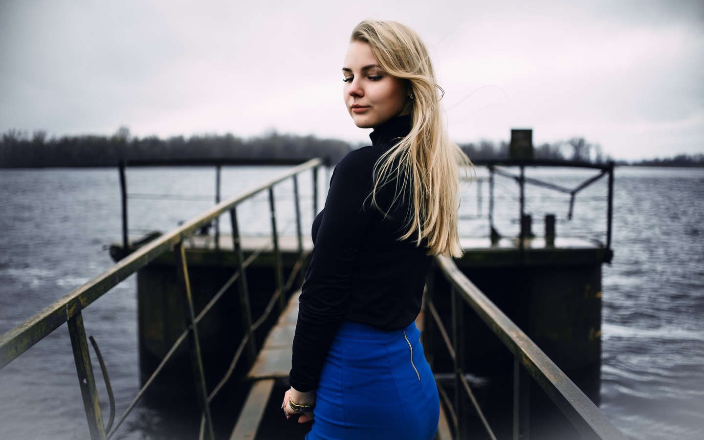 women, blonde, portrait, river, women outdoors, blue skirt, depth of field