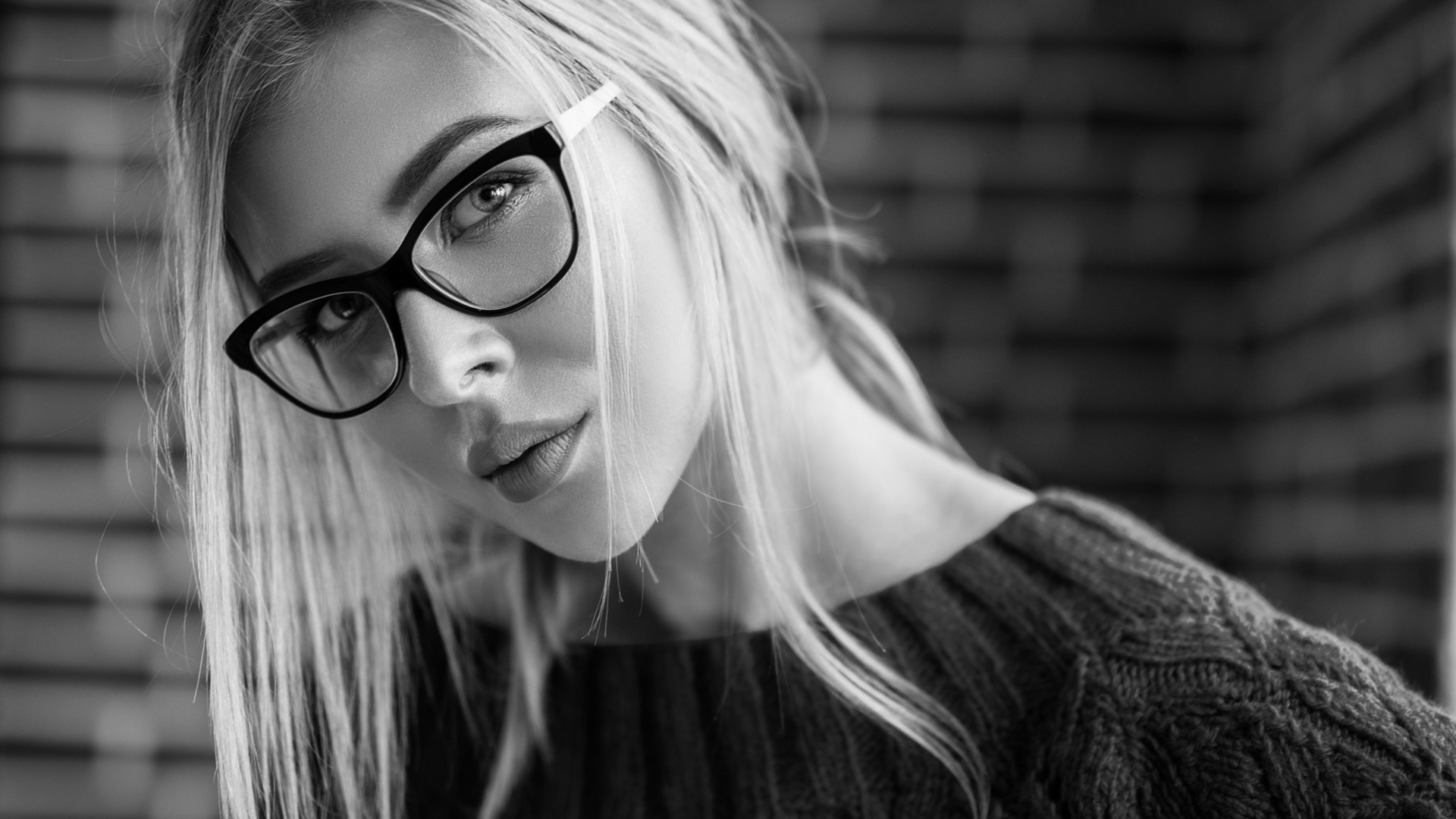 women, face, portrait, monochrome, women with glasses, depth of field, wall