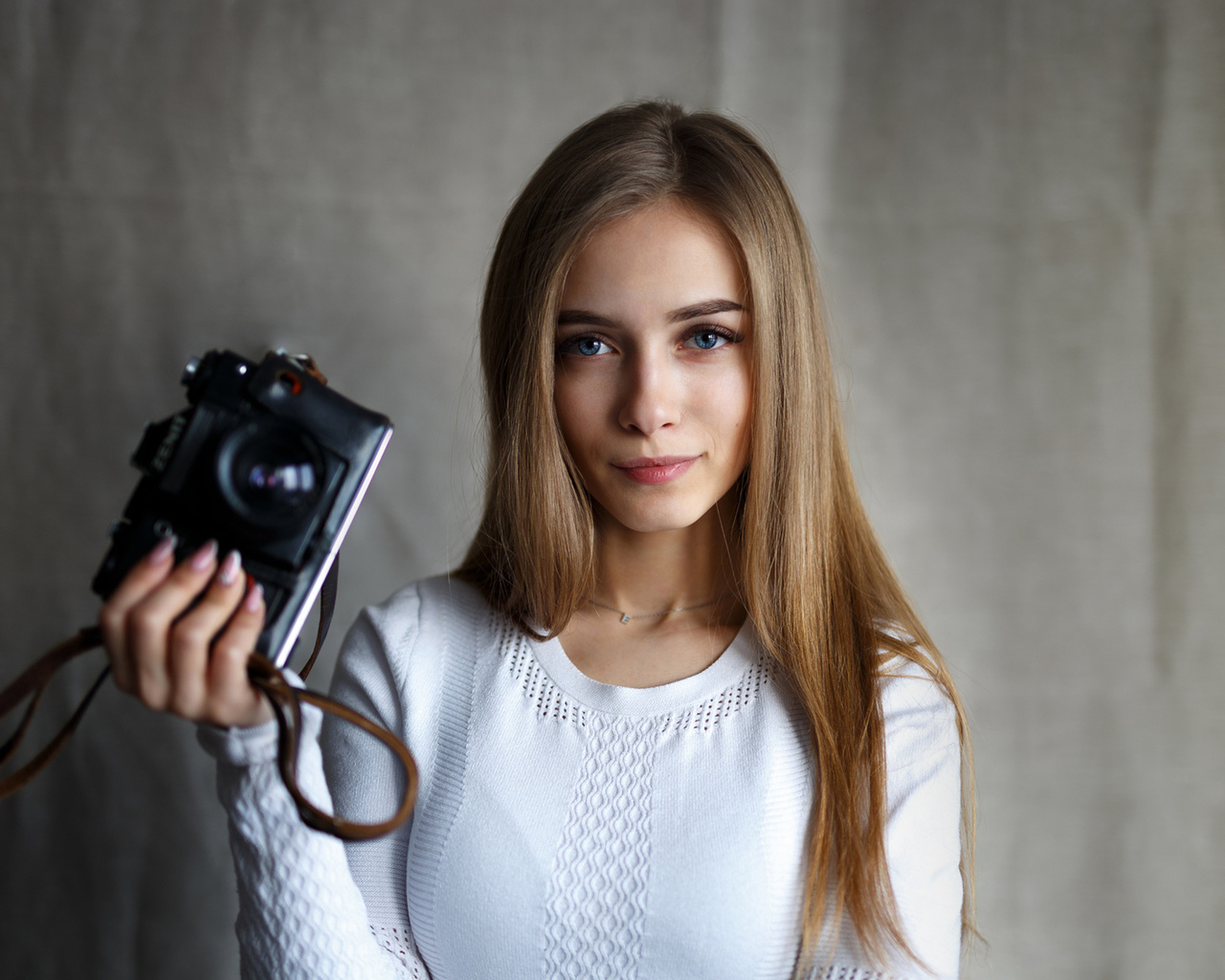 women, blue eyes, camera, blonde, face, portrait, pink nails