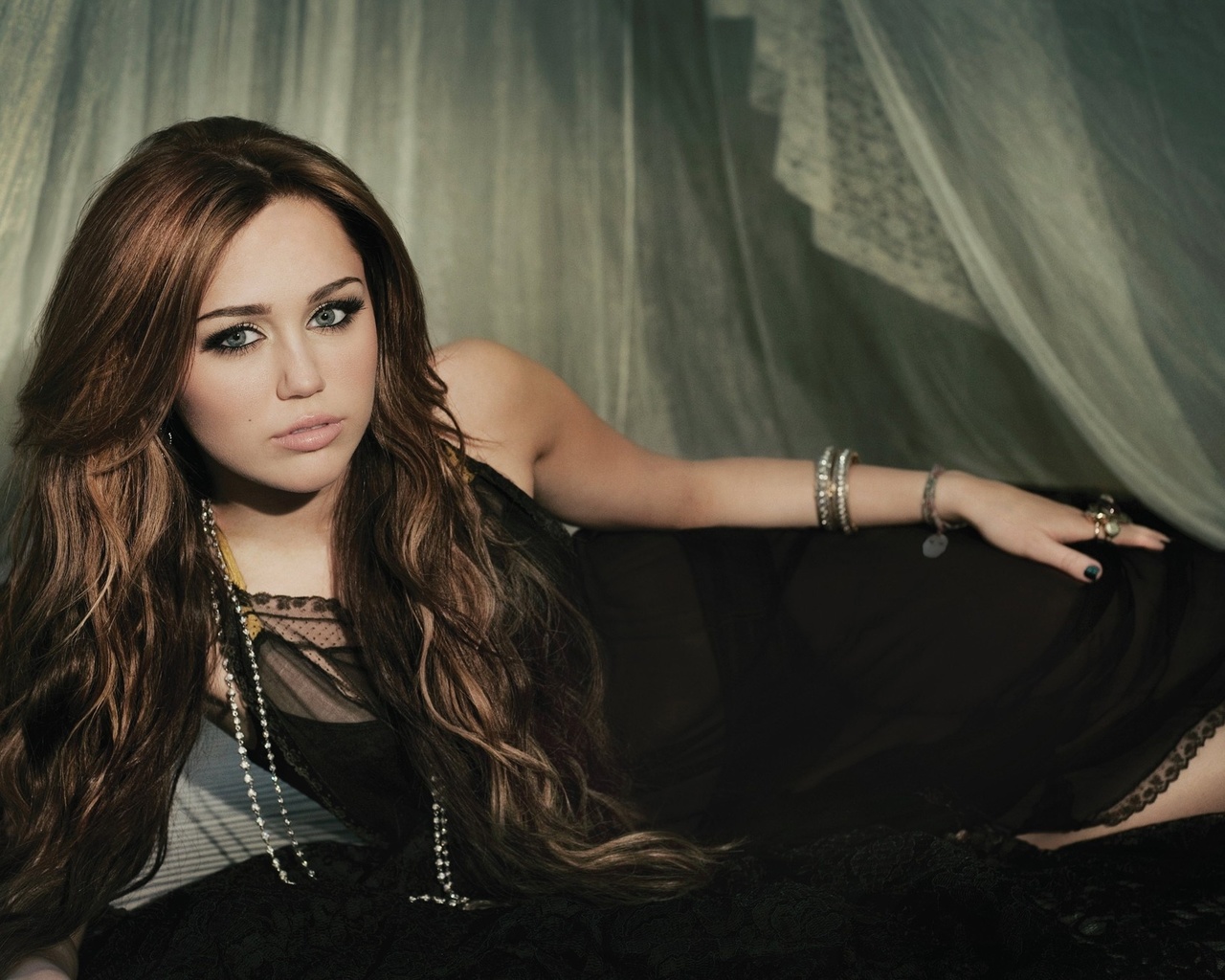 , , miley cyrus brune, , , 