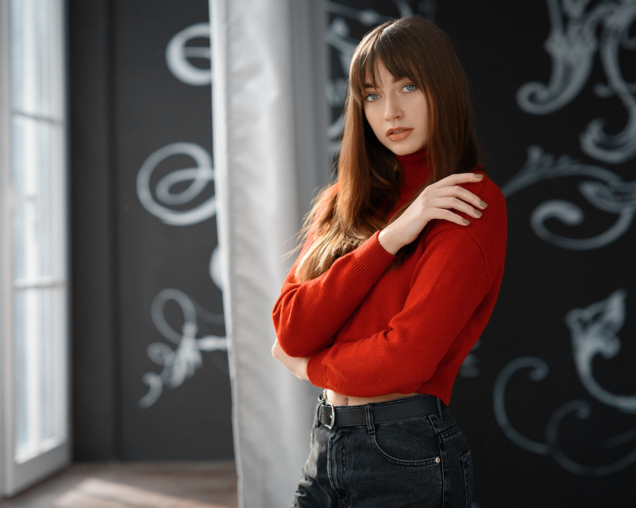 women, portrait, painted nails, depth of field, belt