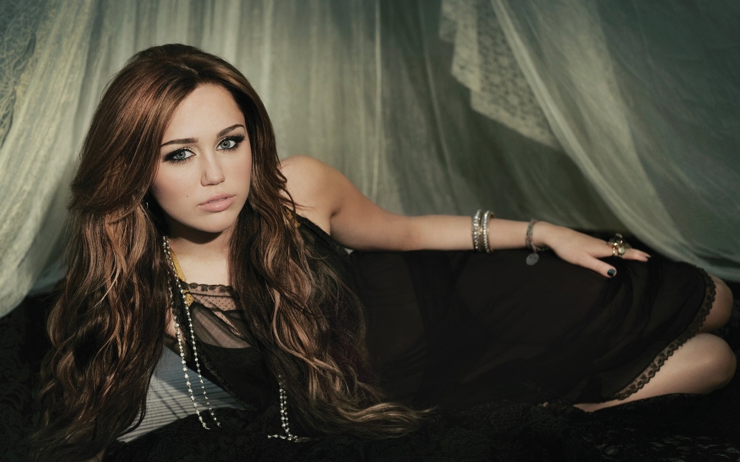 , , miley cyrus brune, , , 