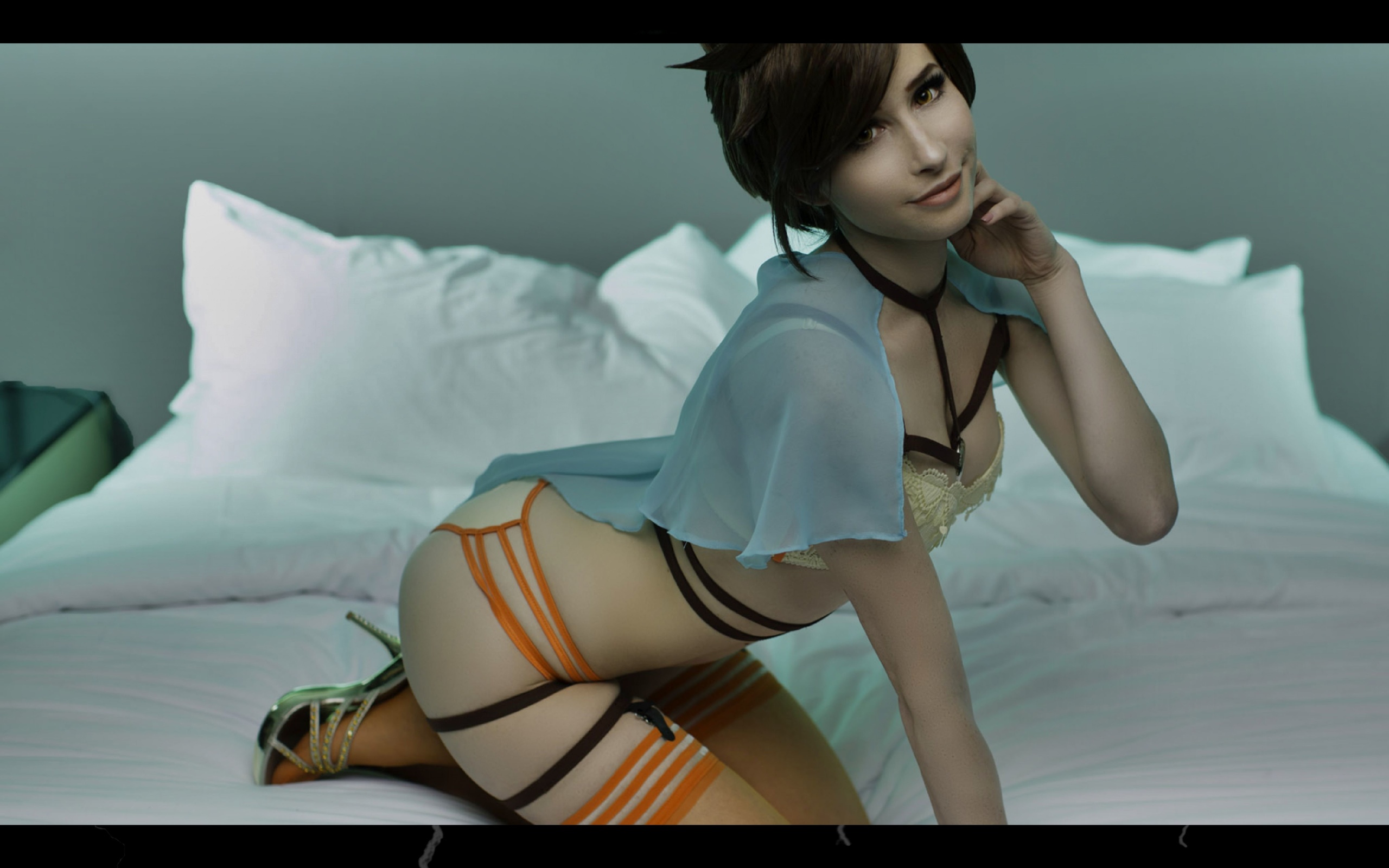 wallpaper bindi smalls, model, cosplay, overwatch, lingerie, knee-highs, heels, kneeling, tracer, sexy