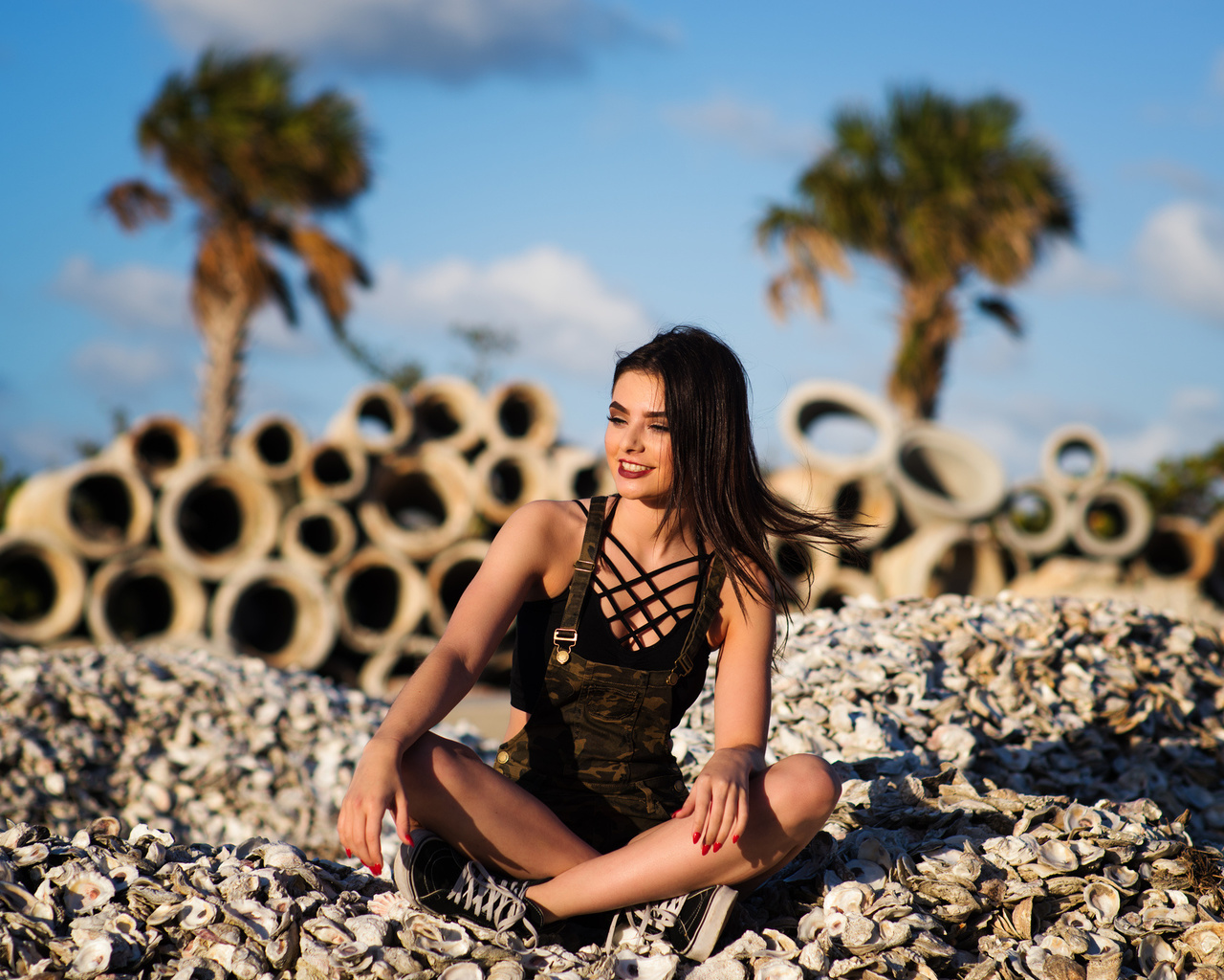 women, smiling, sneakers, palm trees, red nails, overalls, women outdoors, brunette, depth of field, looking away