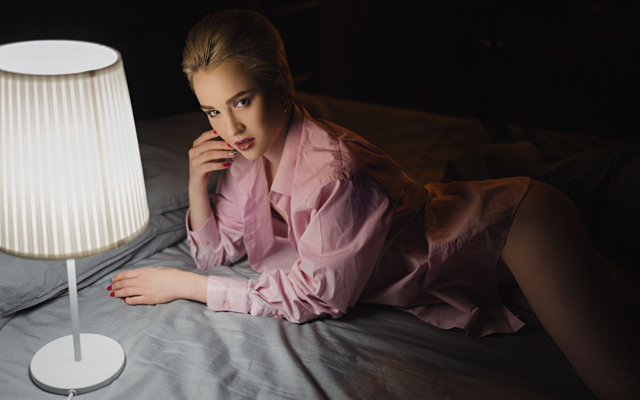 women, sergey fat, blonde, lamp, shirt, red nails, in bed, pillow, pink shirt